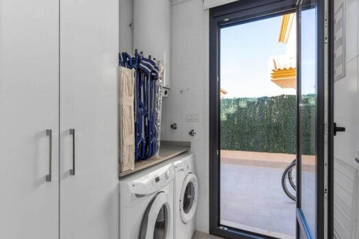 Nádherná samostatná vila s bazénem!!