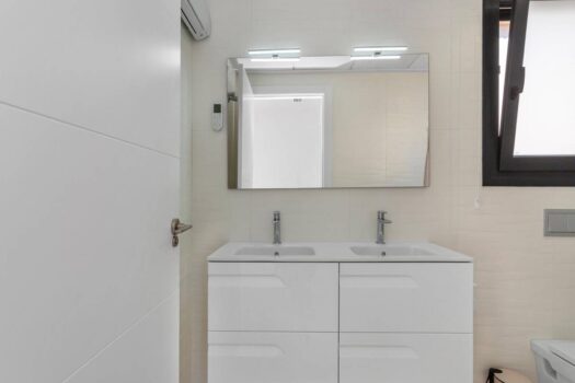 Nádherná samostatná vila s bazénem!!