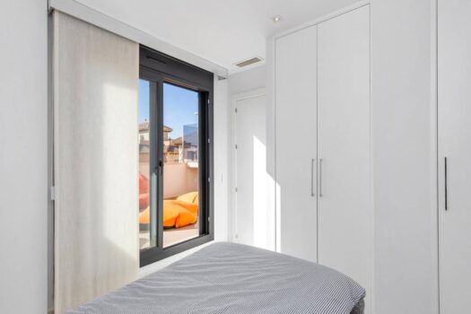 Nádherná samostatná vila s bazénem!!