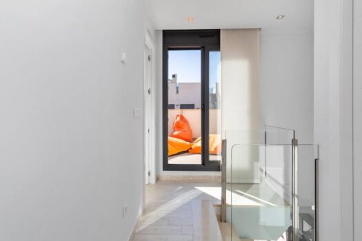 Nádherná samostatná vila s bazénem!!