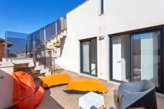 Nádherná samostatná vila s bazénem!!