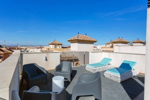 Nádherná samostatná vila s bazénem!!