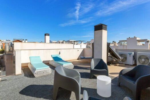 Nádherná samostatná vila s bazénem!!