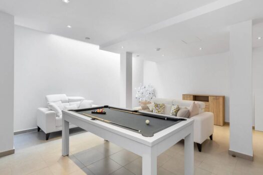 Nádherná samostatná vila s bazénem!!