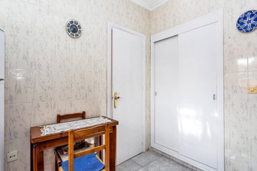 Nabízíme Vám k prodeji nádhernou samostatně stojící vilu v prestižní oblasti Nueva Torrevieja.