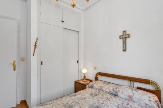 Nabízíme Vám k prodeji nádhernou samostatně stojící vilu v prestižní oblasti Nueva Torrevieja.