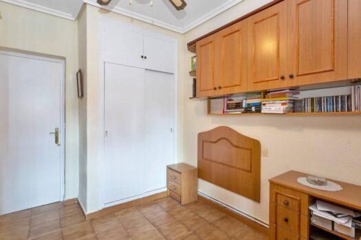 Nabízíme Vám k prodeji nádhernou samostatně stojící vilu v prestižní oblasti Nueva Torrevieja.