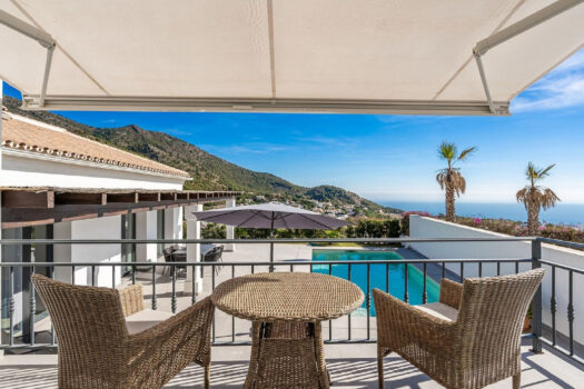 Samostatně stojící vila se 4 ložnicemi na prodej v Mijas, Costa del Sol