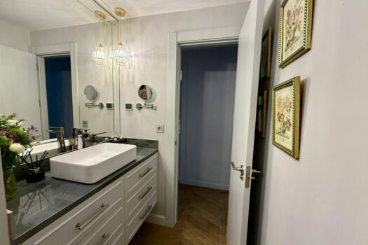 Apartmán se 3 ložnicemi ve středním patře na prodej ve Fuengirole, Costa del Sol