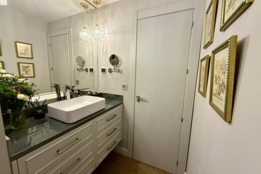 Apartmán se 3 ložnicemi ve středním patře na prodej ve Fuengirole, Costa del Sol