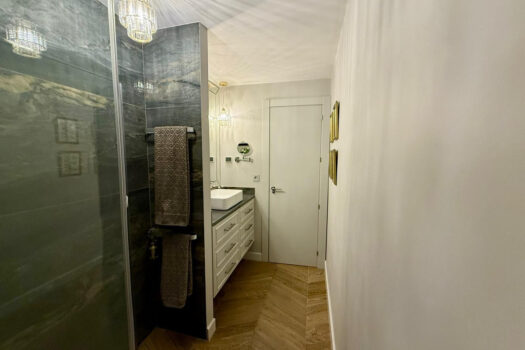 Apartmán se 3 ložnicemi ve středním patře na prodej ve Fuengirole, Costa del Sol