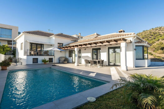 Samostatně stojící vila se 4 ložnicemi na prodej v Mijas, Costa del Sol