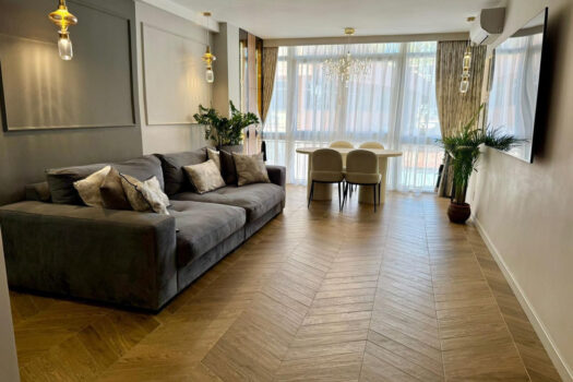 Apartmán se 3 ložnicemi ve středním patře na prodej ve Fuengirole, Costa del Sol