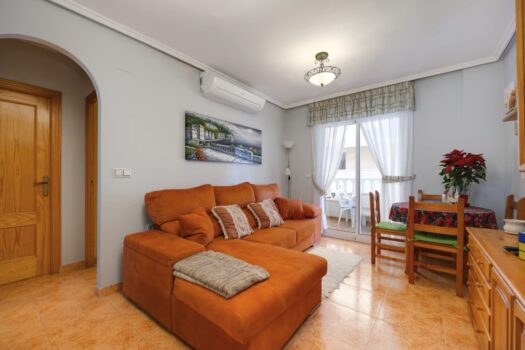 Apartmán se dvěma ložnicemi a bazénem v Nueva Torrevieja.