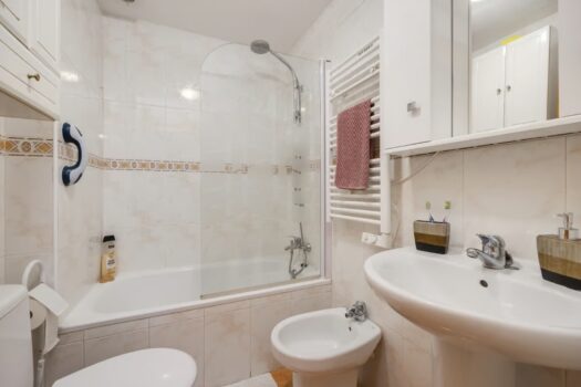 Apartmán se dvěma ložnicemi a bazénem v Nueva Torrevieja.