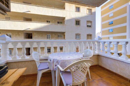 Apartmán se dvěma ložnicemi a bazénem v Nueva Torrevieja.