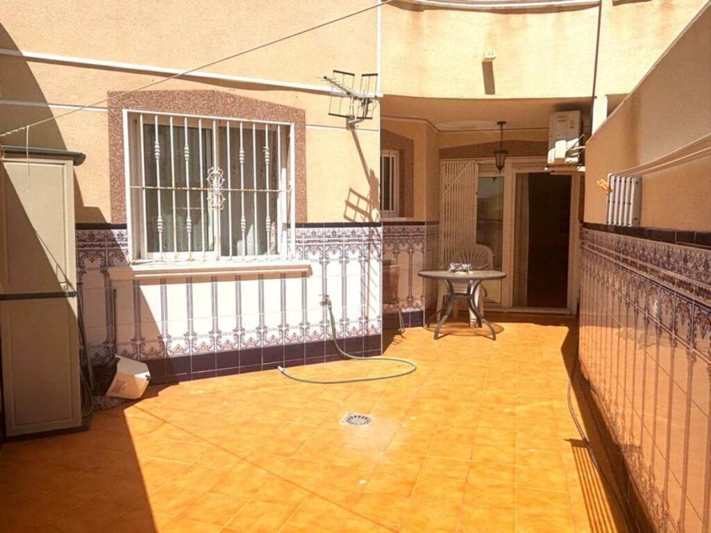 Prodej bytu 1+1 s velkou terasou Torrevieja.