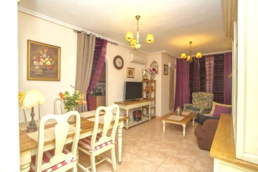 Prodej 3+1 s garáží v Torrevieji – 300 metrů od pláže.