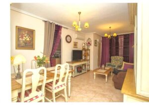 Prodej 3+1 s garáží v Torrevieji – 300 metrů od pláže.