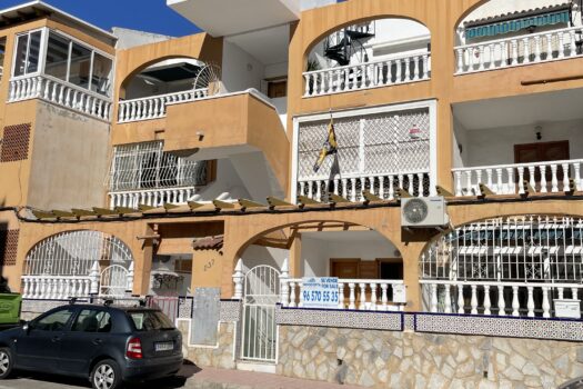 Apartmán 3+kk v horním patře v Playa de Los Locos,Torrevieja. 2 Apartmán 3+kk v horním patře v Playa de Los Locos se soláriem, terasou a bazénem – pouhých 530 m od pláže