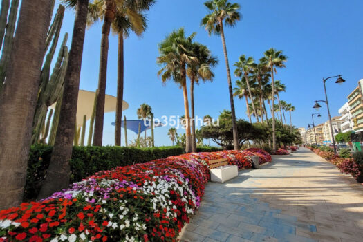 2 Bed Middle Floor Apartment for sale in Estepona, Costa del Sol