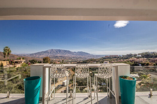 4 Bed Detached Villa for sale in La Mairena, Costa del Sol