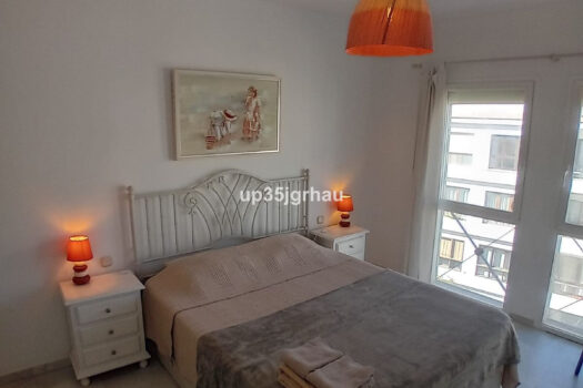 2 Bed Middle Floor Apartment for sale in Estepona, Costa del Sol