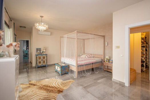 4 Bed Detached Villa for sale in La Mairena, Costa del Sol