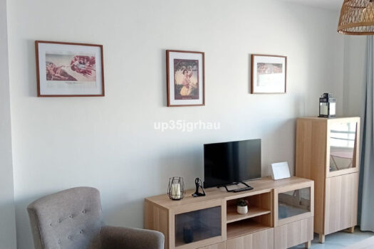 2 Bed Middle Floor Apartment for sale in Estepona, Costa del Sol