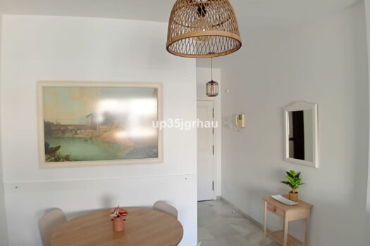 2 Bed Middle Floor Apartment for sale in Estepona, Costa del Sol