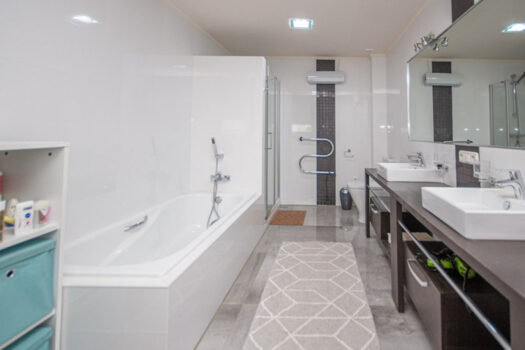 4 Bed Detached Villa for sale in La Mairena, Costa del Sol