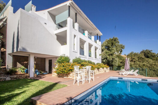 4 Bed Detached Villa for sale in La Mairena, Costa del Sol