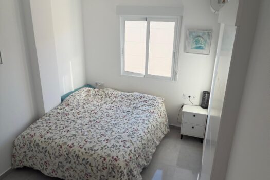 Prodej zrekonstruovaného bytu v Torrevieja – 2 ložnice, balkon a bazén