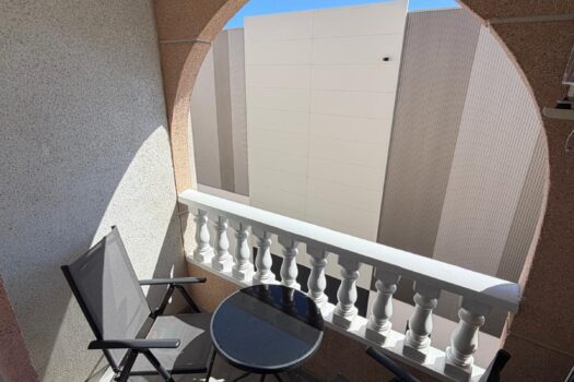Prodej zrekonstruovaného bytu v Torrevieja – 2 ložnice, balkon a bazén