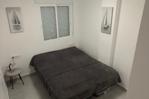 Prodej zrekonstruovaného bytu v Torrevieja – 2 ložnice, balkon a bazén