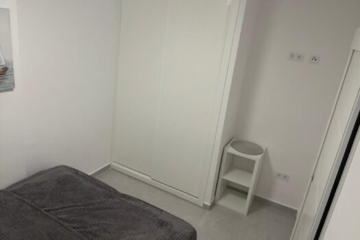 Prodej zrekonstruovaného bytu v Torrevieja – 2 ložnice, balkon a bazén