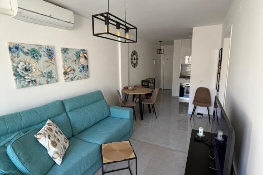 Prodej zrekonstruovaného bytu v Torrevieja – 2 ložnice, balkon a bazén