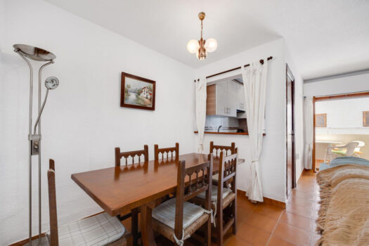 Světlý apartmán se 2 ložnicemi a terasou, 300 m od pláže – La Mata