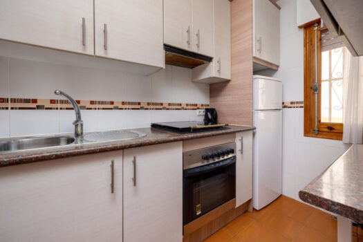 Světlý apartmán se 2 ložnicemi a terasou, 300 m od pláže – La Mata