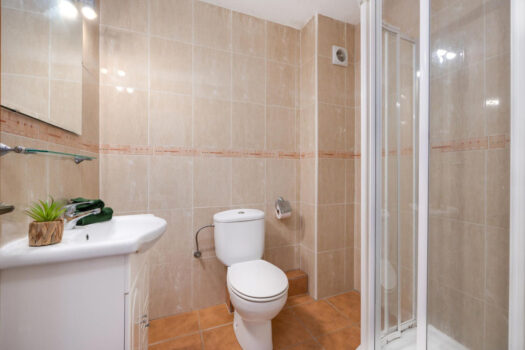Světlý apartmán se 2 ložnicemi a terasou, 300 m od pláže – La Mata