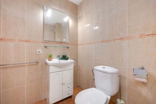 Světlý apartmán se 2 ložnicemi a terasou, 300 m od pláže – La Mata