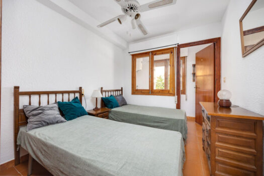 Světlý apartmán se 2 ložnicemi a terasou, 300 m od pláže – La Mata