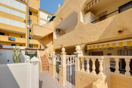 Světlý apartmán se 2 ložnicemi a terasou, 300 m od pláže – La Mata