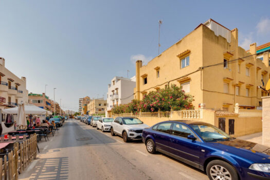 Světlý apartmán se 2 ložnicemi a terasou, 300 m od pláže – La Mata
