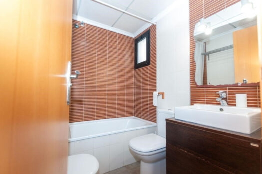 Zrekonstruovaný apartmán se 2 ložnicemi, 200 m od pláže – La Mata