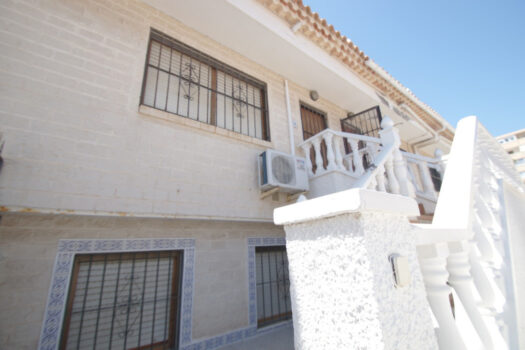 Bungalov se 3 ložnicemi a výhledem na moře, 80 m od pláže – La Mata