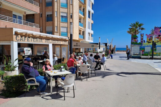Kavárna na náměstí u moře s velkou terasou – převzetí podniku – La Mata – foto 1