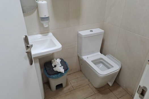 Kavárna na náměstí u moře s velkou terasou – převzetí podniku – La Mata