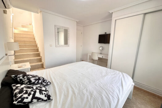 Řadový dům se 2 ložnicemi a garáží, 50 m od pláže – La Mata