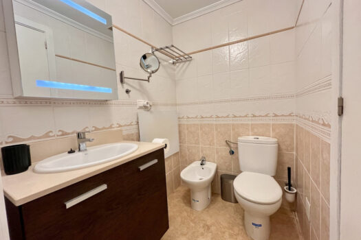 Řadový dům se 2 ložnicemi a garáží, 50 m od pláže – La Mata